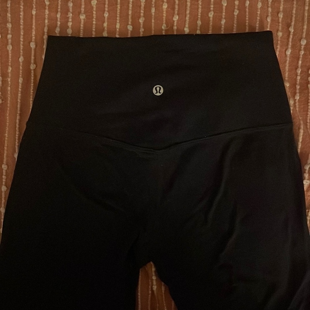 Navy Lululemon aligns size 6